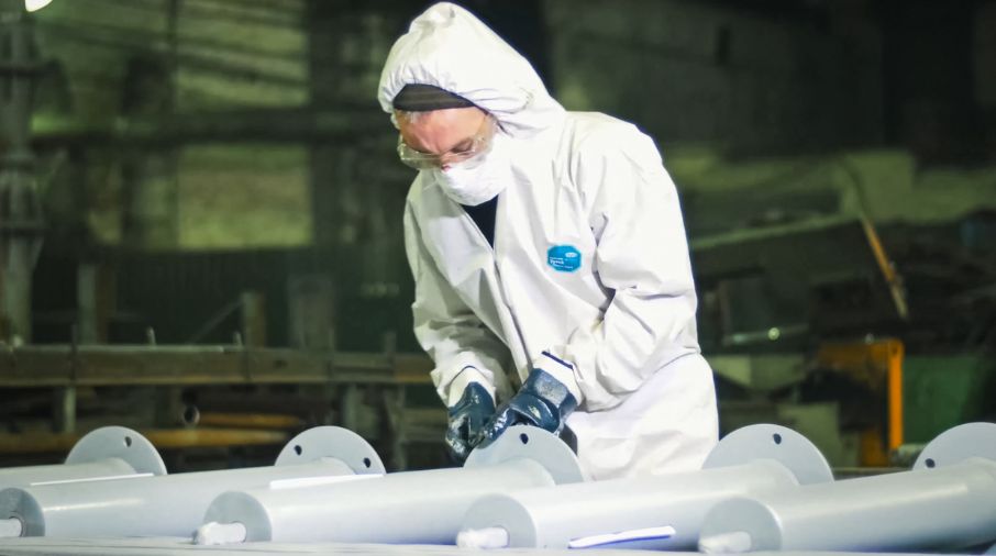 Como funciona os processos de limpeza e desengraxamento na pintura industrial