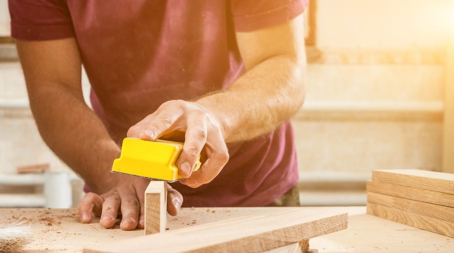 Pintura moveleira: Como realizar um bom lixamento antes da pintura